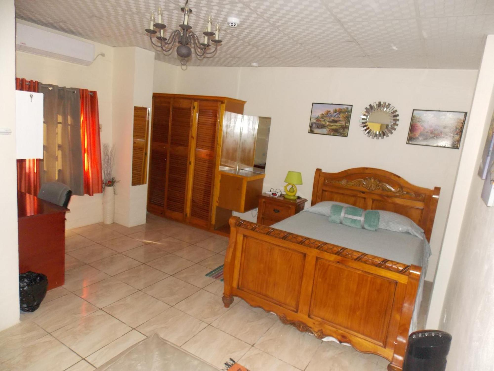 Stewart Apt- Trincity, Airport, Washer, Dryer, Office, Cable , Wifi Esterno foto